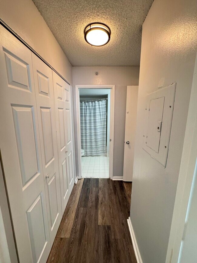 Building Photo - 7896 Sonoma Springs Cir