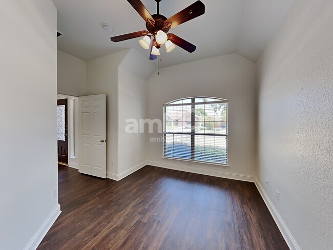 Building Photo - 337 Stanley Dr