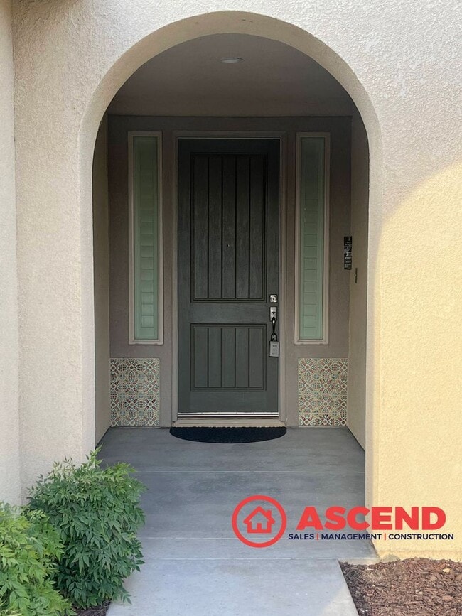 Building Photo - Alluring Home Located In HOA!