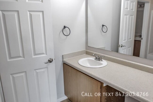 Building Photo - Break Lease ---- 8016 Thelen St-