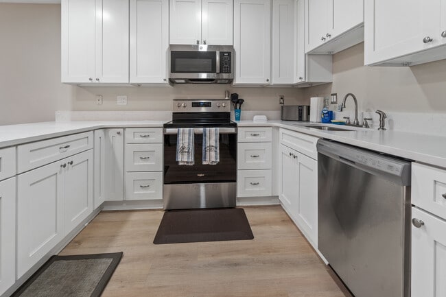 Building Photo - 1611 Ocean Bay Dr