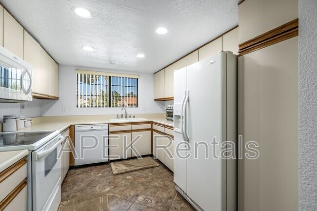 Building Photo - 2701 E Mesquite Ave