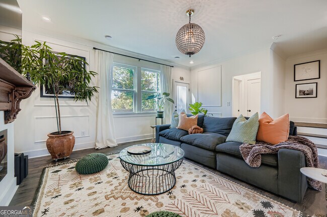 Building Photo - 568 Avondale Pk Cir