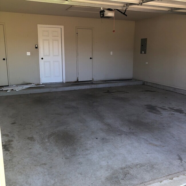Building Photo - 233 Spring Creek Rd