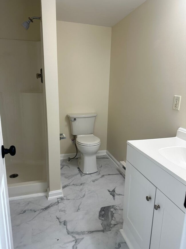 Building Photo - 108 Crystal Lake Ct