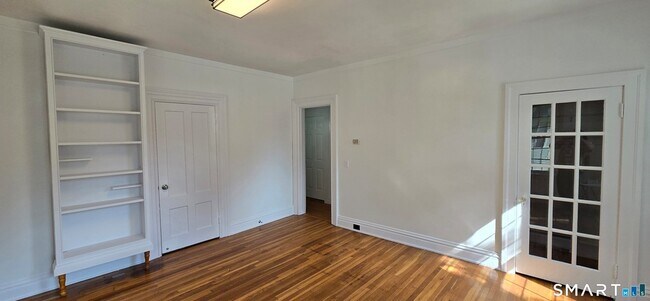 Building Photo - 221 Broadway