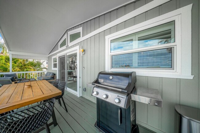 Building Photo - 555 S Gulf Dr