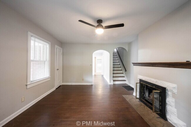 Building Photo - "Charming 3-Bedroom Retreat with Hardwood ...