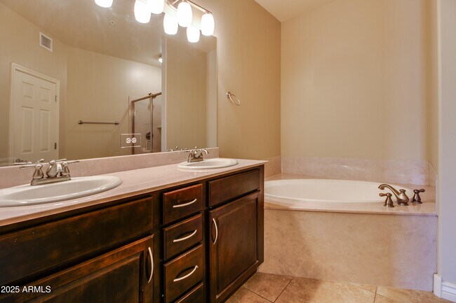 Building Photo - 5350 E Deer Valley Dr