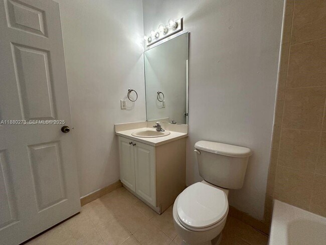 Building Photo - 2641 NE 4th St