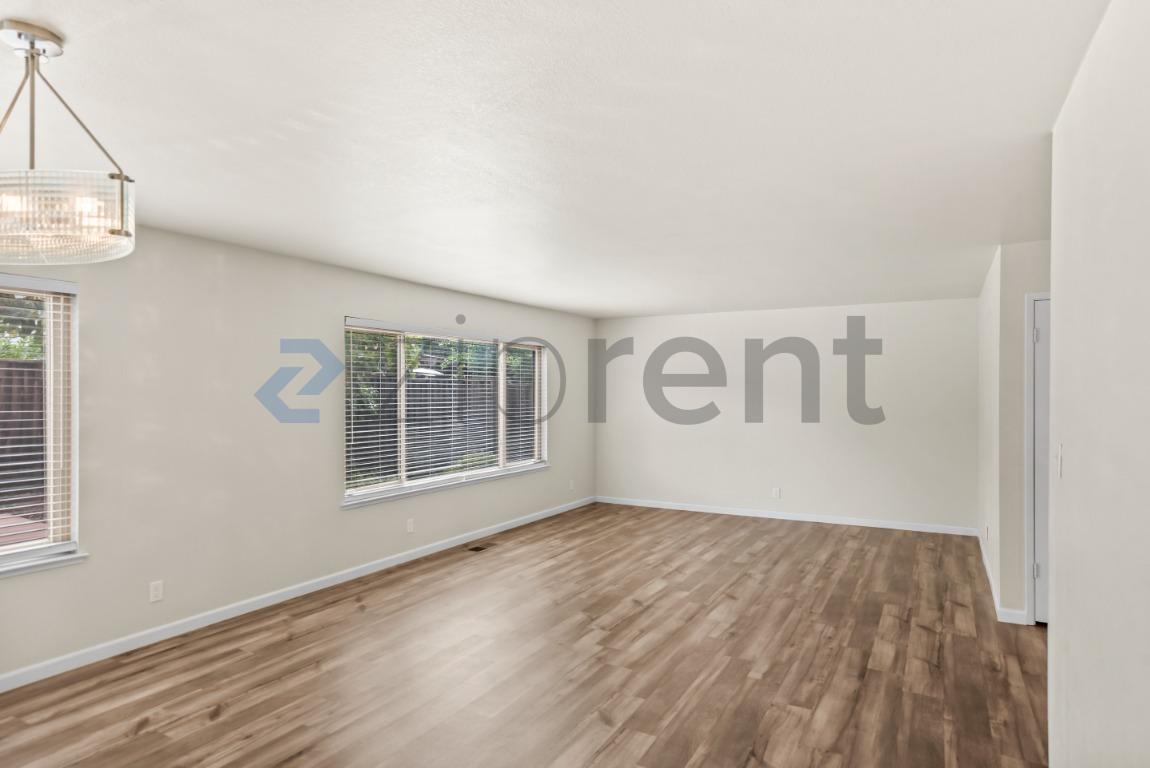 Building Photo - Unit