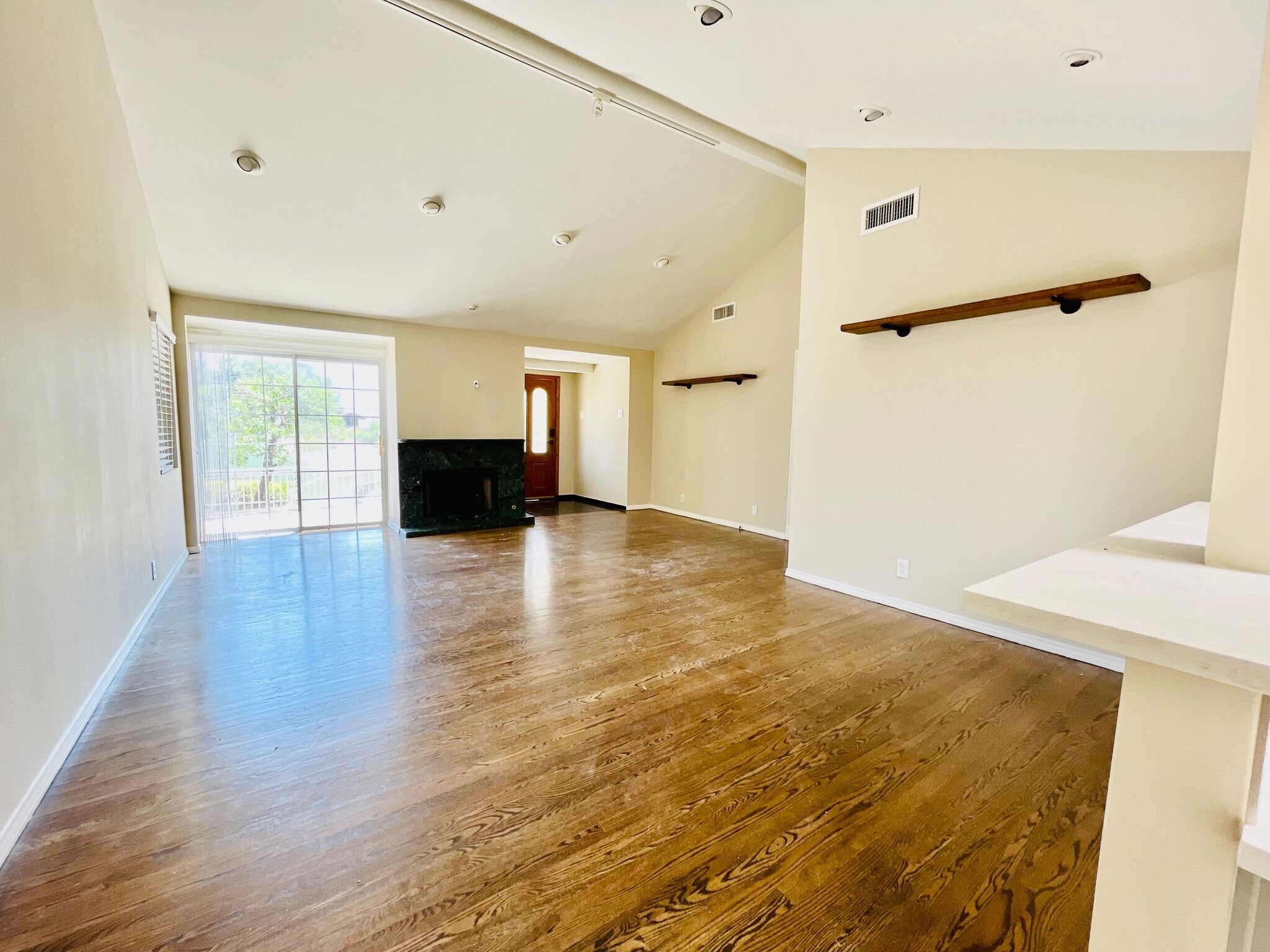 Building Photo - 729 Orange Dr