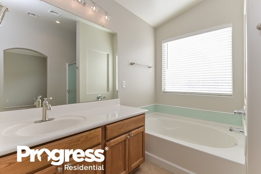 Building Photo - 6737 W Greenland Ct