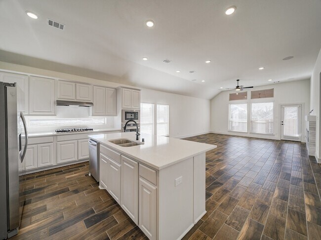 Building Photo - 3401 Riverlawn Dr