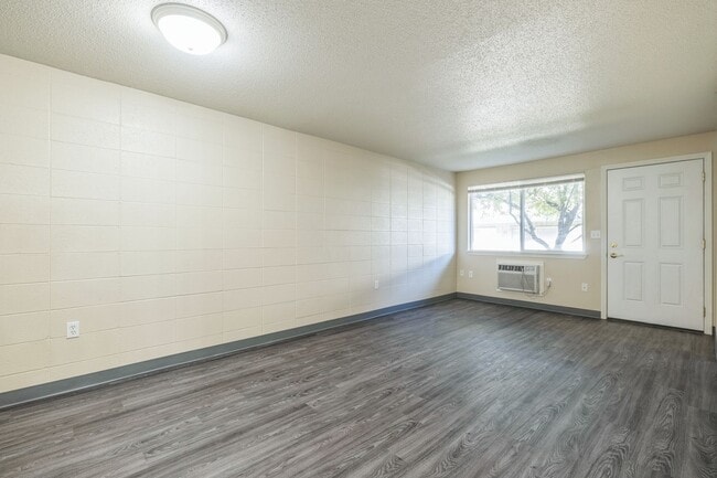 Interior Photo - The Oaks Apartments