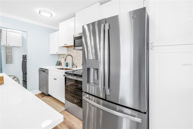 Building Photo - 6892 Gulf Winds Dr