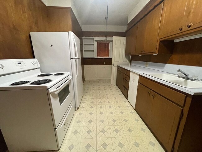 Building Photo - 1 Bedroom Duplex