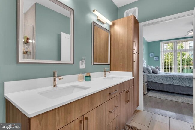 Building Photo - 145 Riverhaven Dr