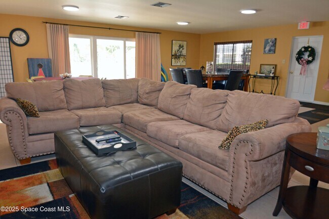 Building Photo - 201 St Lucie Ln