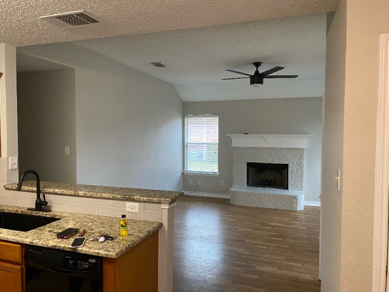 Building Photo - 501 Summer Tree Ct