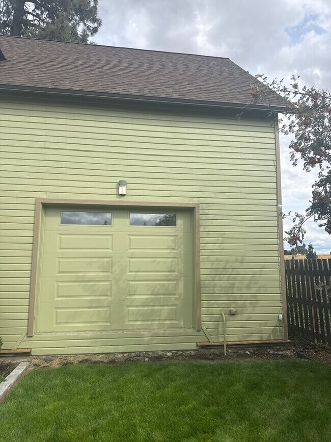 Building Photo - 6616 E Orchard Rd