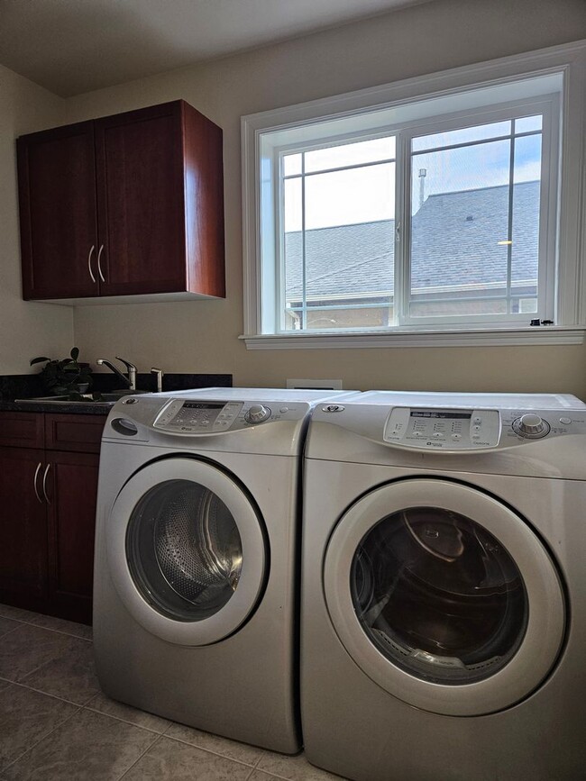 Building Photo - 4 Bedroom House for Rent in Ferndale