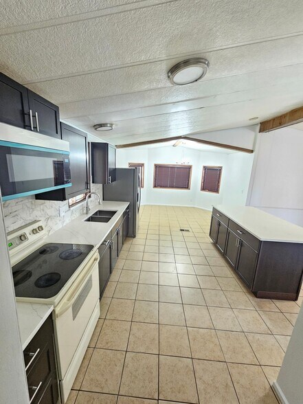 Building Photo - 614 S Andes Rd