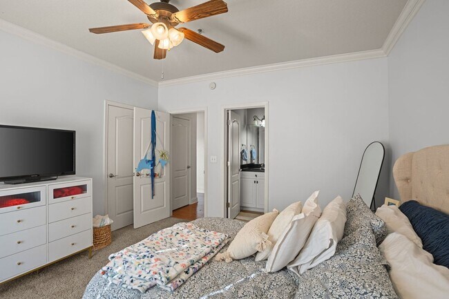 Building Photo - Plainsview Condo | 2 Bed 2 Bath