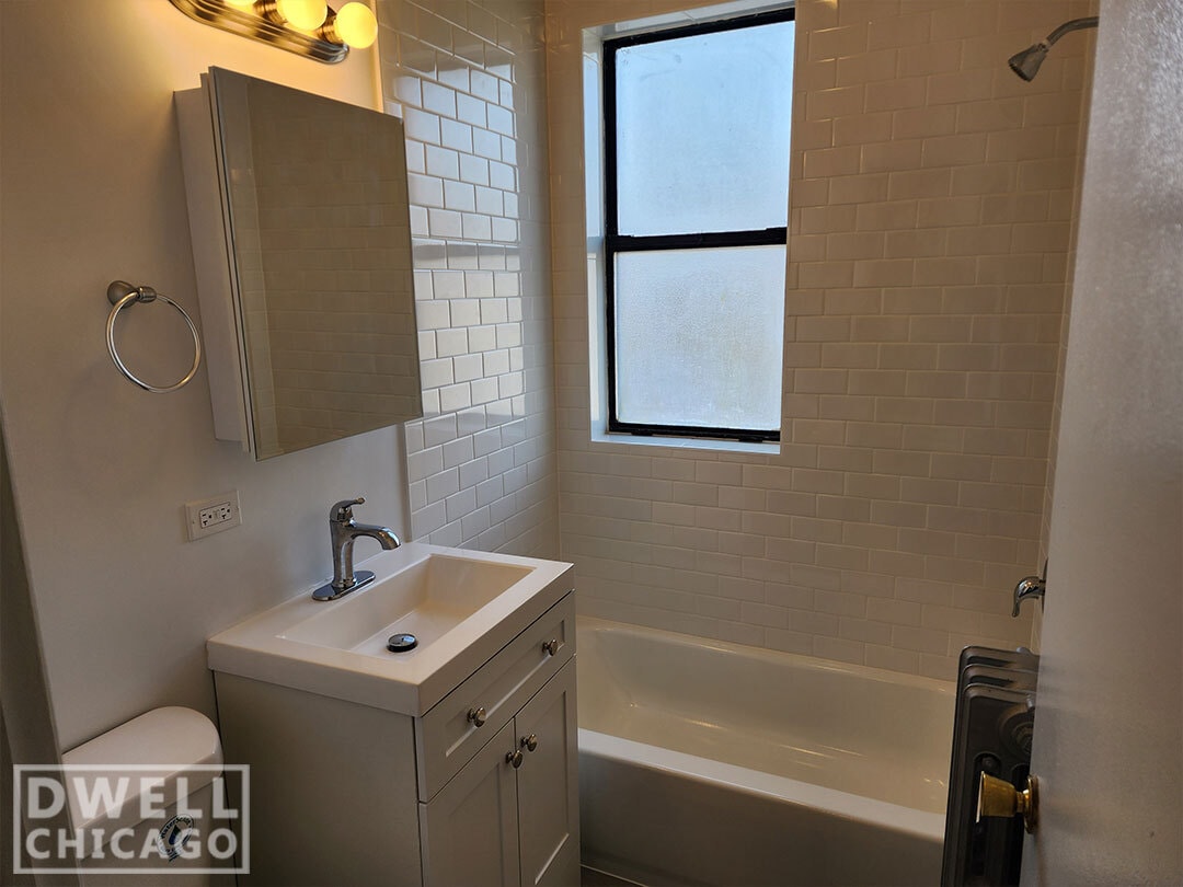 Building Photo - 1540 N Kedzie Ave