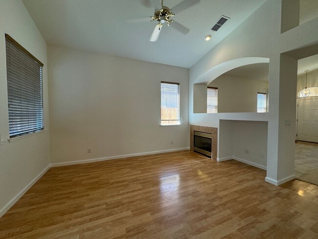 Building Photo - CLEAN AND COZY ONE STORY 3 BED, 2 BATH IN ...