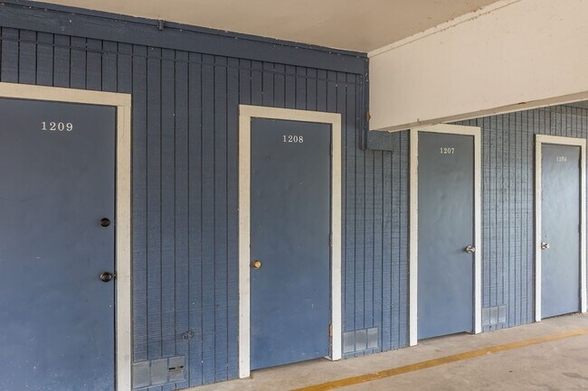 Building Photo - 18515 Egret Bay Blvd