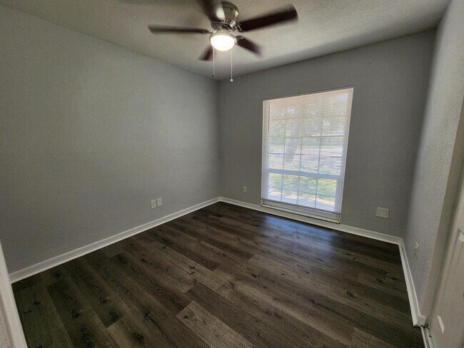 Building Photo - 606 Woodhill Ct