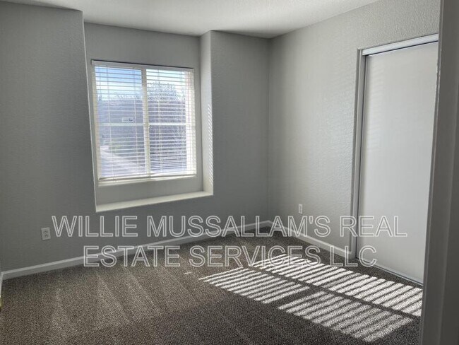 Building Photo - 4117 Rogers Canyon Rd