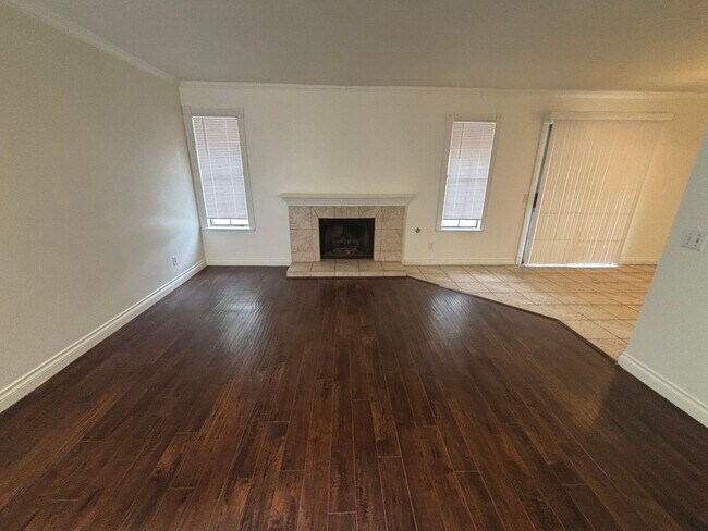 Building Photo - 2 Br/2 Ba. Condo on 2nd fl.