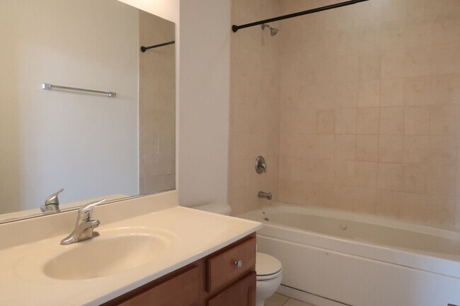 Building Photo - 3541 S Hamilton Ave