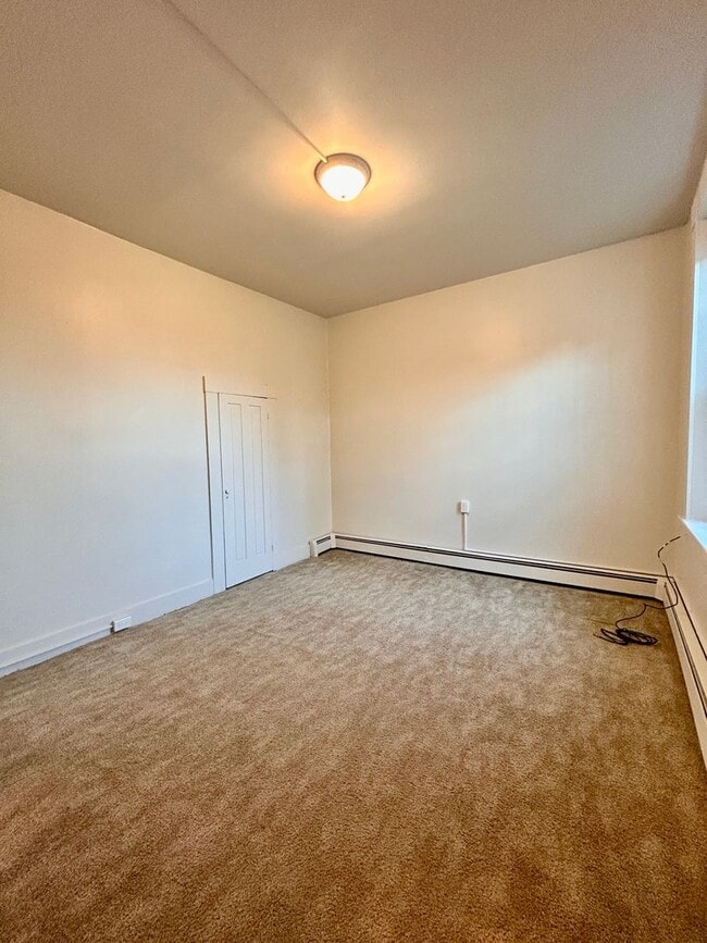 Building Photo - 202 E Main St