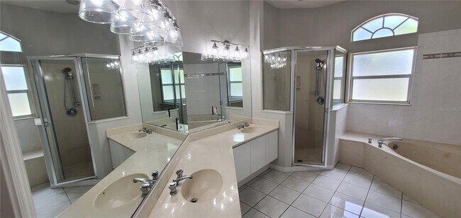 Building Photo - 4454 Hollybrook Way