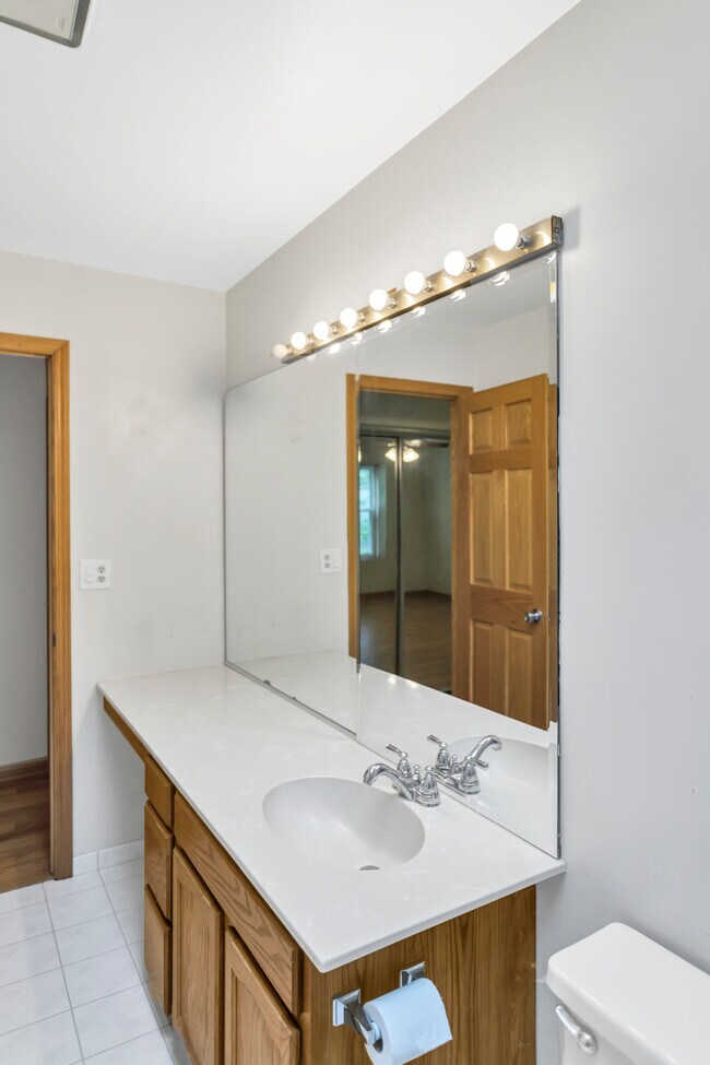 Building Photo - 3224 Bremerton Ln