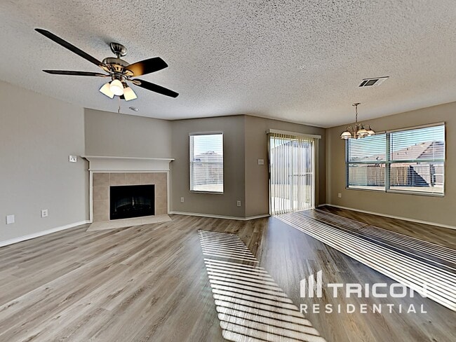 Building Photo - 208 Vivian Dr