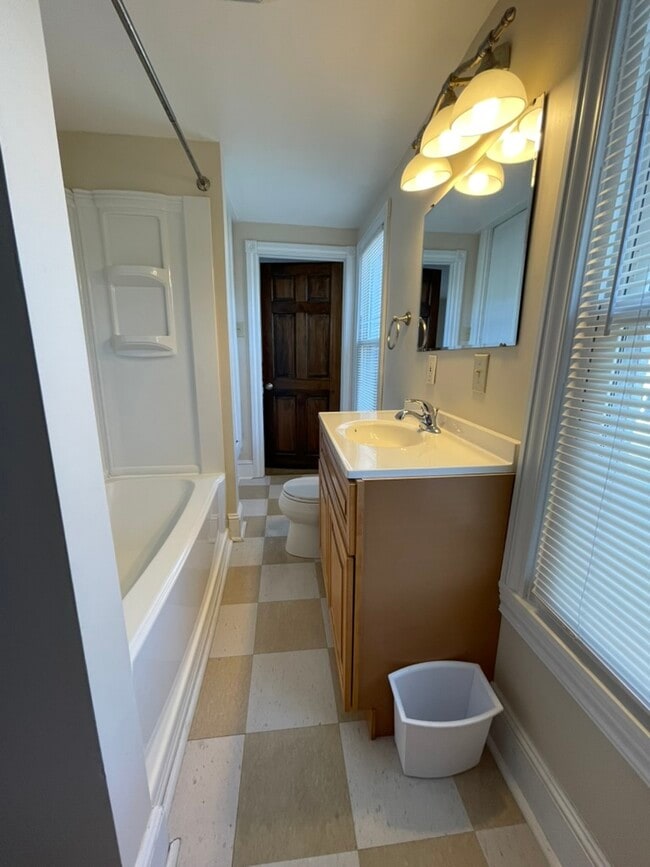 Building Photo - 1145 Isabella Ct