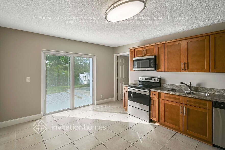 Building Photo - 5796 Aurora Ct