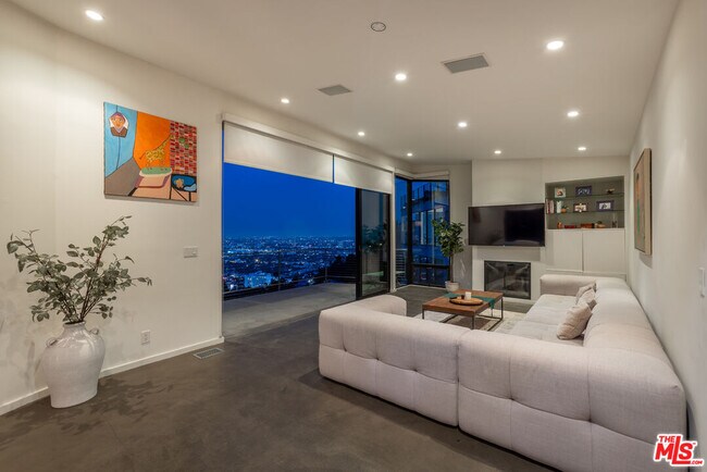 Building Photo - 8634 Franklin Ave