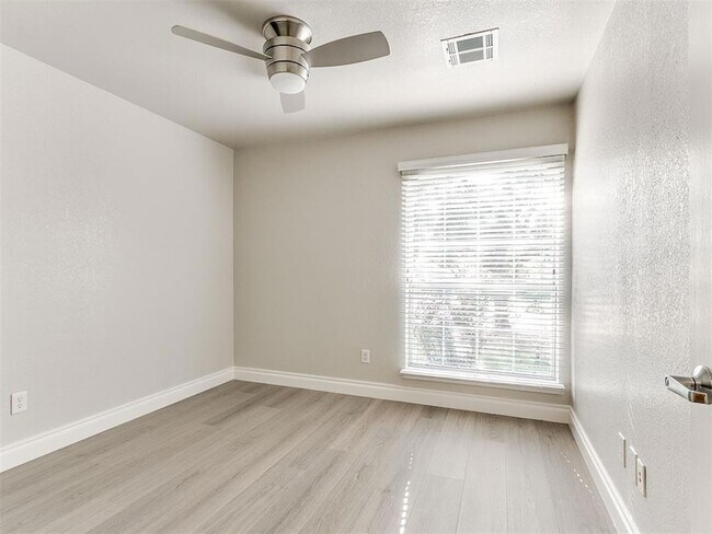 Building Photo - 1305 Melisa Dr