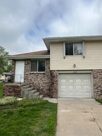 Building Photo - 11226 Roxbury Dr