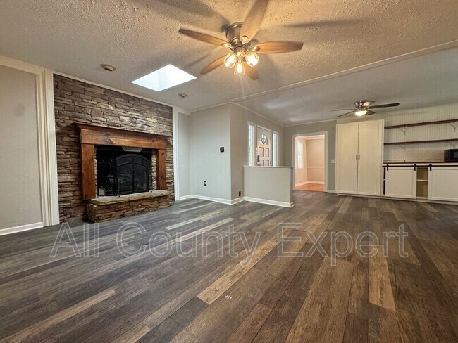 Building Photo - 9215 Long Hollow Rd