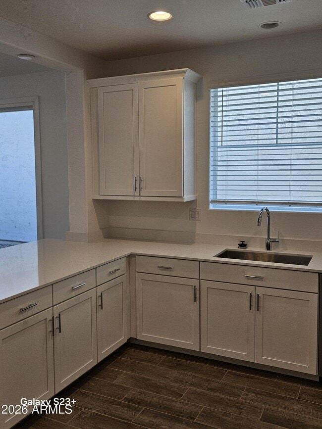 Building Photo - 3353 S Primrose
