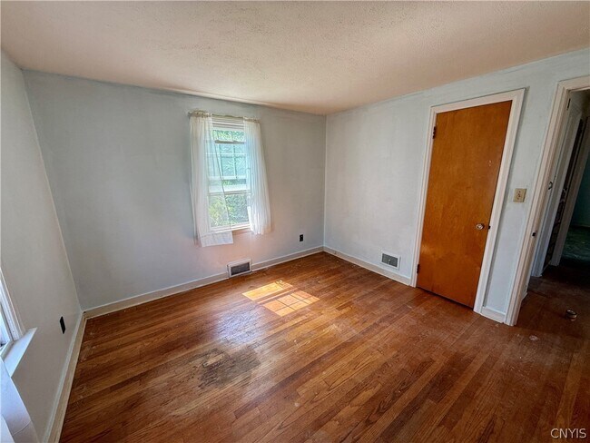Building Photo - 116 Chestnut Hill Dr