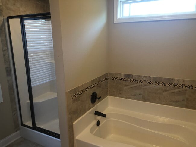 Building Photo - 1148 Yellowwood Dr
