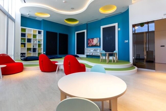 Building Photo - 851 NE 1st Ave