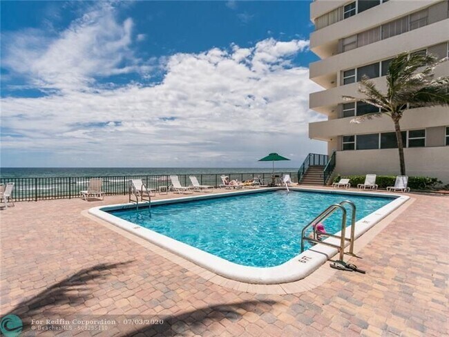 Building Photo - 1236 Hillsboro Mile